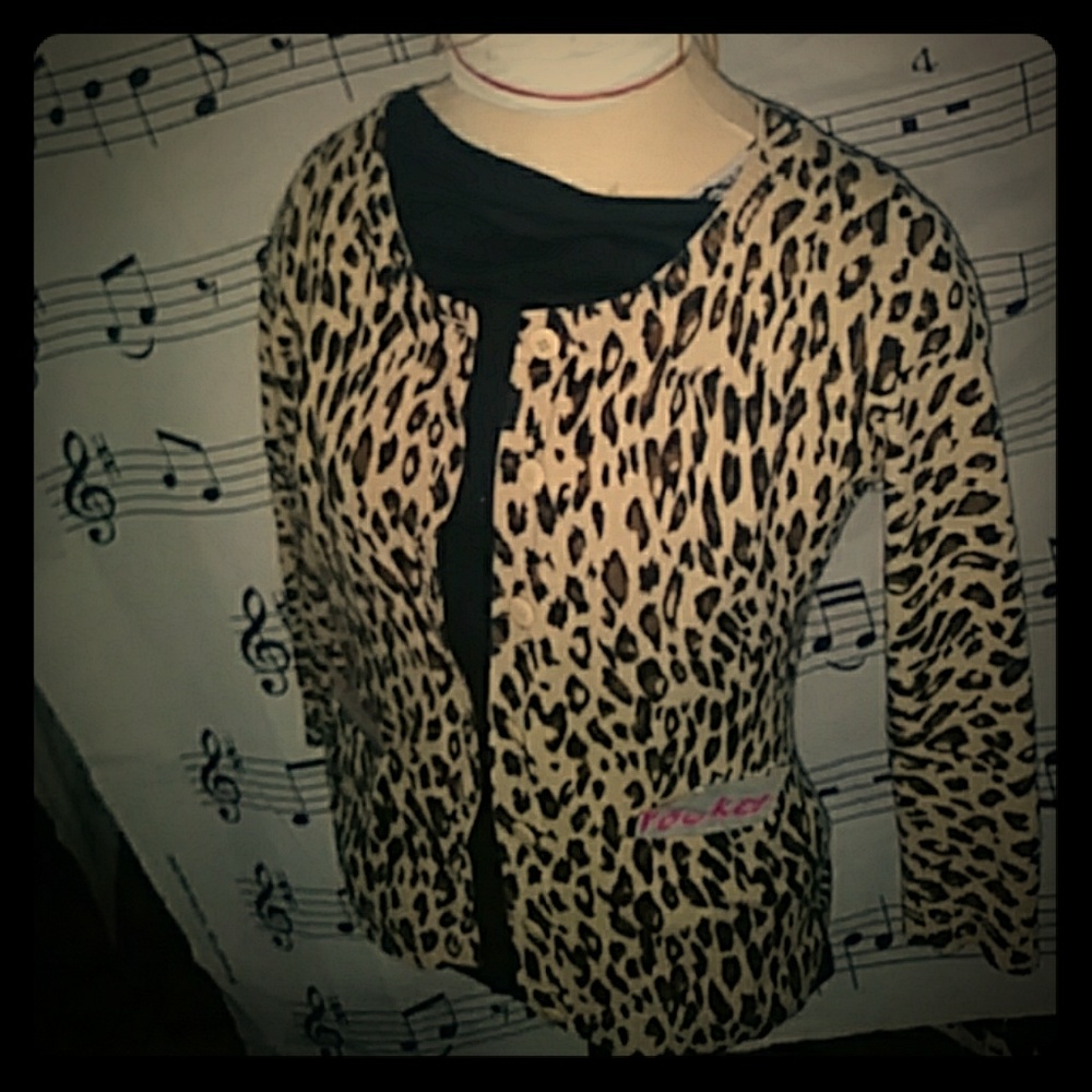 cheetah print button up sweater M